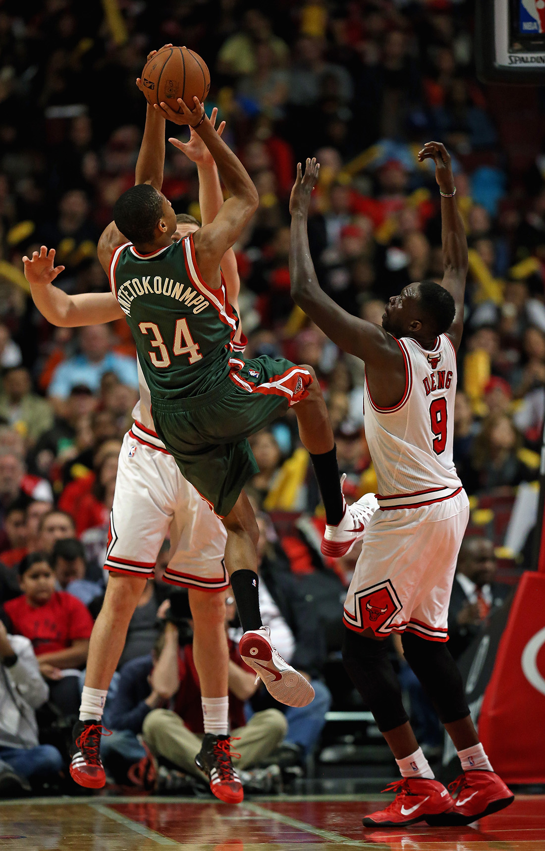Milwaukee Bucks v Chicago Bulls. Giannis Antetokounmpo  en viva basquet