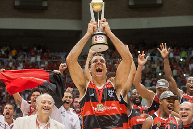 Samuel Vélez del Flamengo, equipo campeon de la loiga las americas en viva basquet