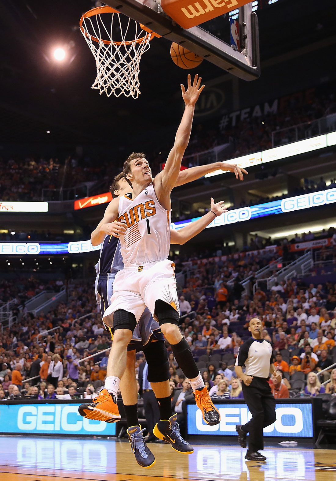Goran Dragic de Phoenix Suns vs Memphis Grizzlies en viva basquet