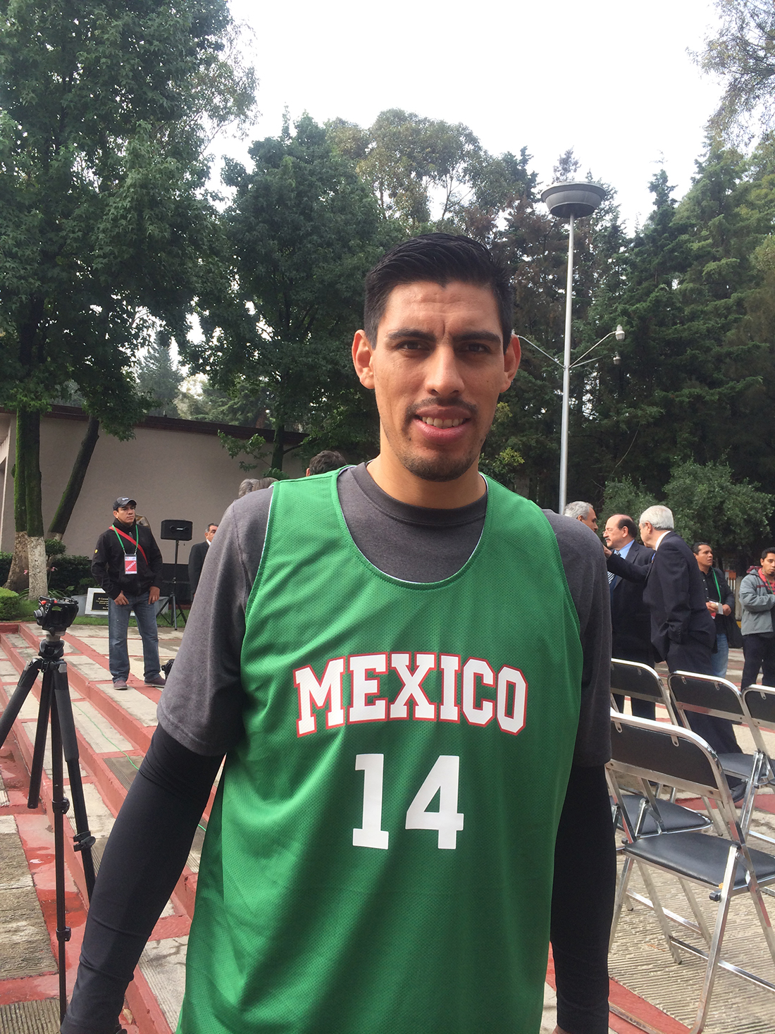 gustavo ayon jugador mexicano de la NBA 