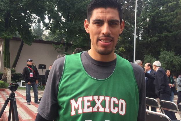 gustavo ayon jugador mexicano de la NBA