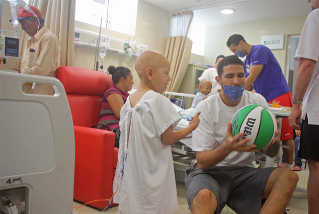 La Selección Mexicana de Basquetbol hizo una visita al Hospital Infantil de Especialidades en viva basquet