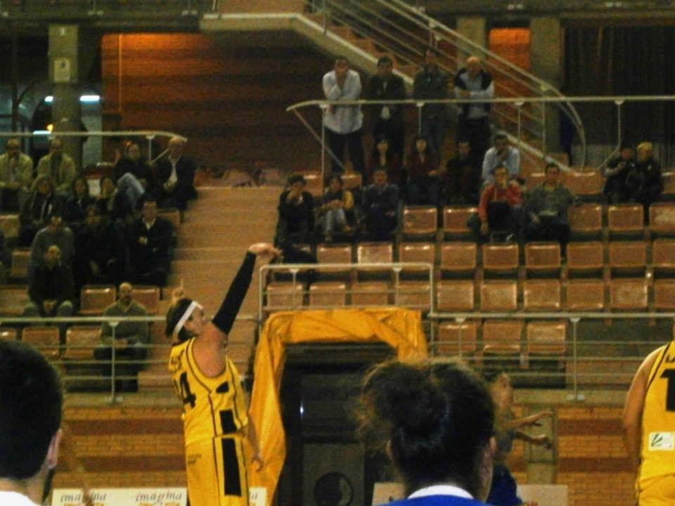 Alexis Castro en viva basquet