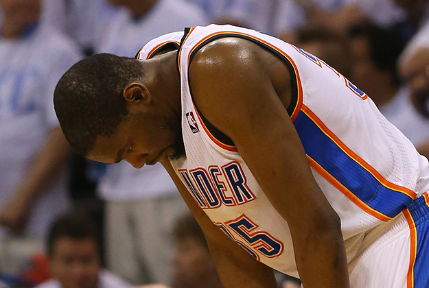 Kevin Durant sufre fractura.