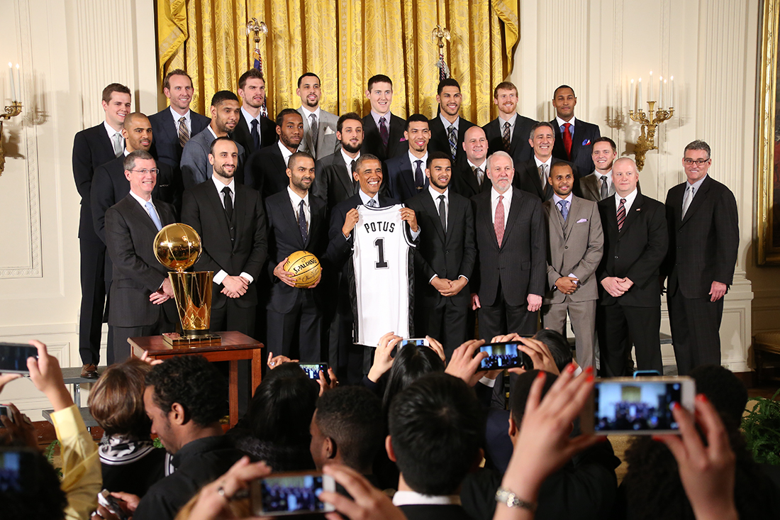 Los Spurs de visita la Casa Blanca por viva basquet