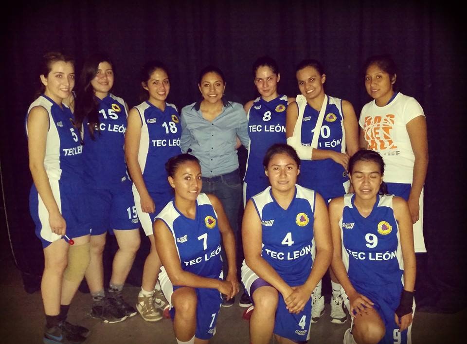 Alejandra Wendy Arellano Reyes por viva basquet