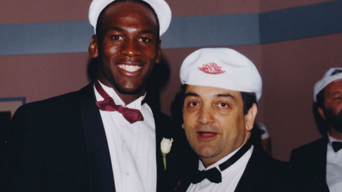 Sonny Vaccaro, alias el Padrino del basquetbol con Michael Jordan por viva basquet