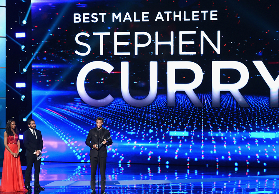 Stephen Curry arrasa en los ESPYS