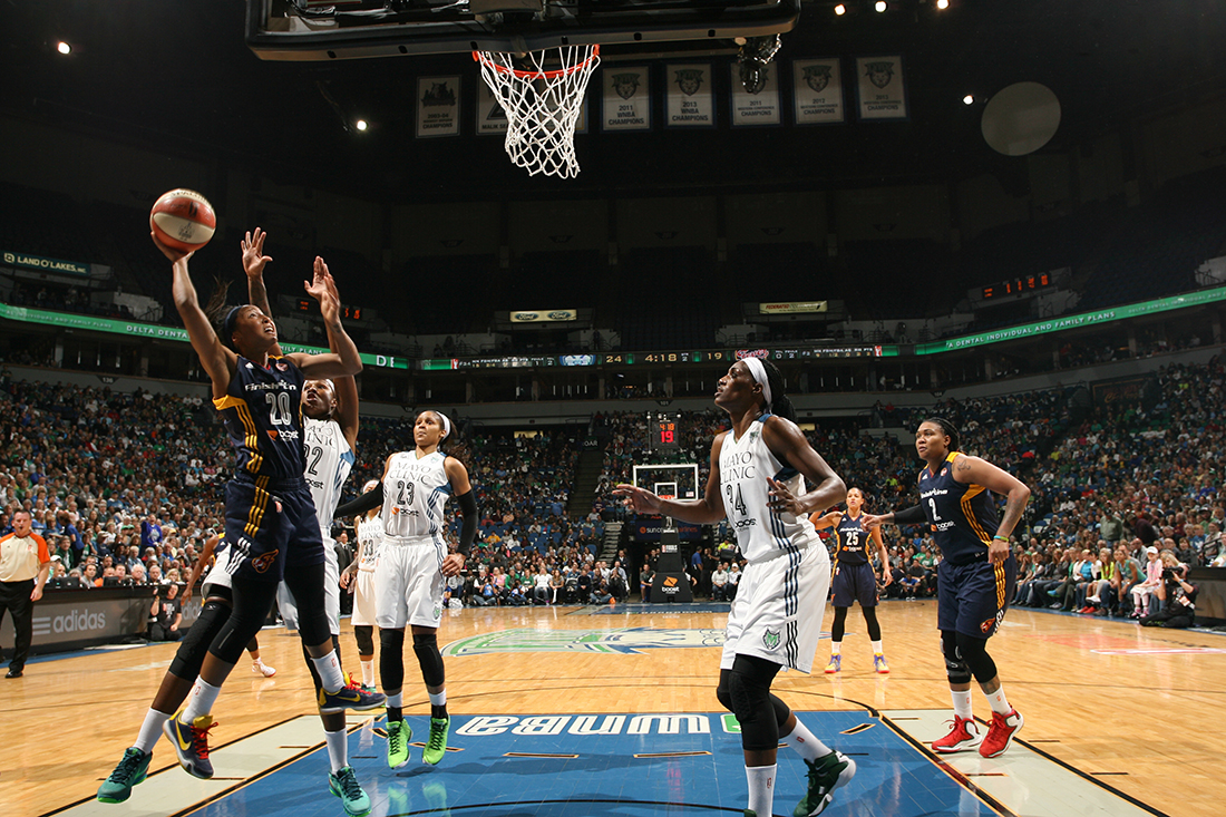 Indiana toma ventaja en las Finales de la WNBA.