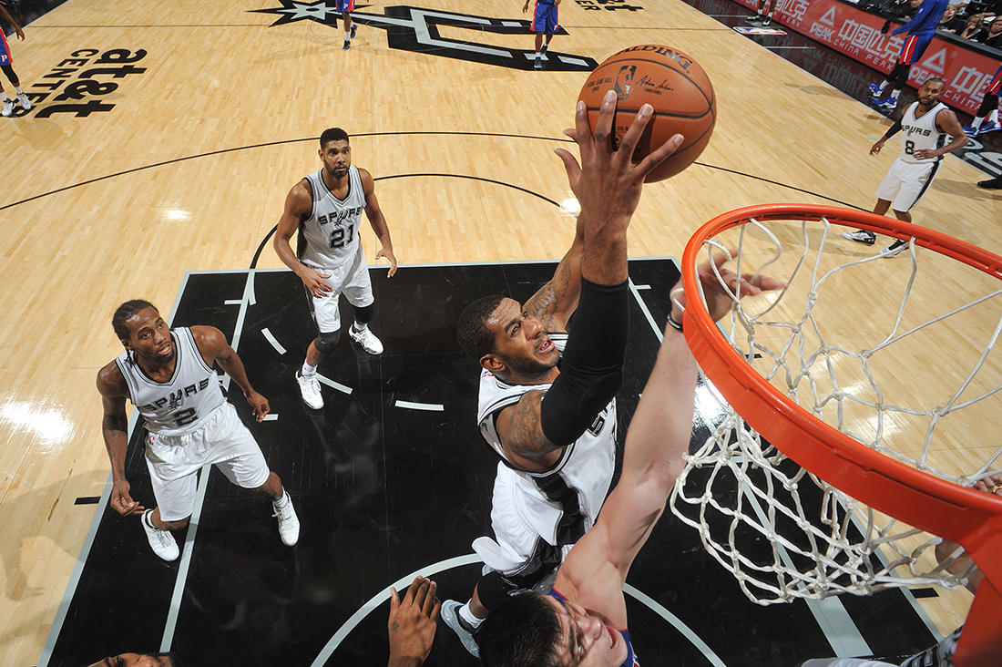 Los Spurs andan de estreno con el AT&T Center renovado