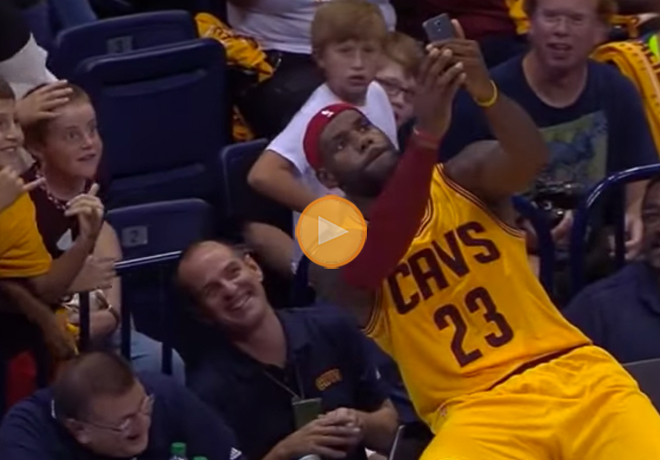 leBron James se toma una selfie con sus fans por viva basquet