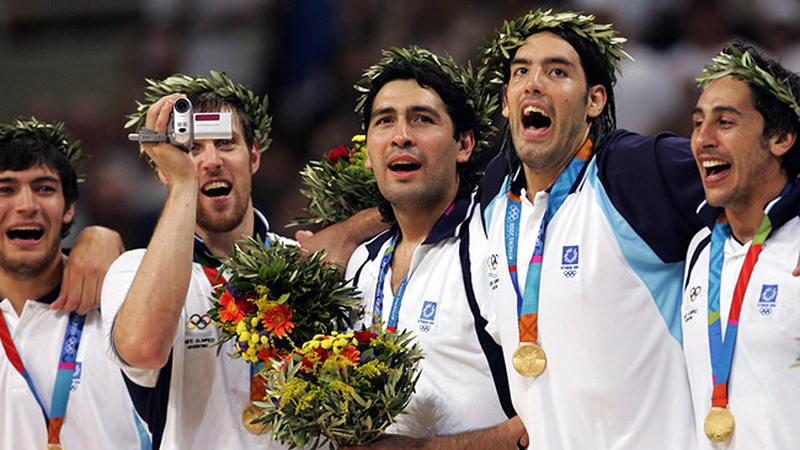 La Selección de Argentina inició bien la década de los 2000 con el oro olímpico en Atenas 2004 al vencer al USA Team