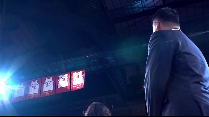 Los Rockets retiraron el jersey de Yao Ming foto 3