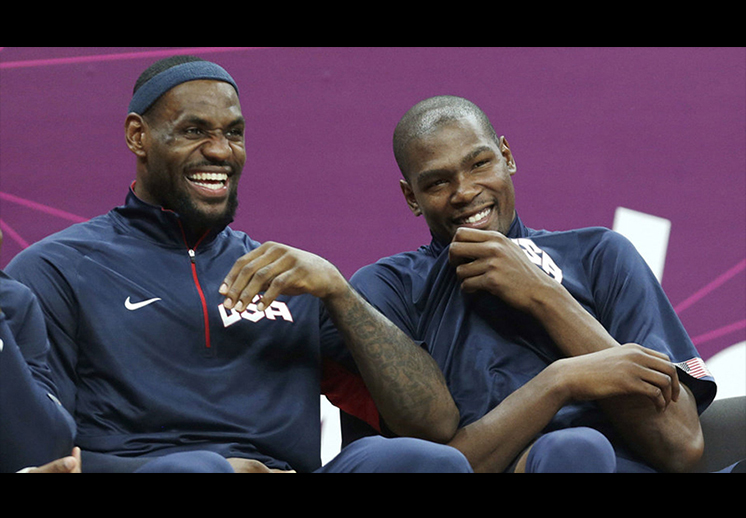 LeBron y Durant en el team usa riendo