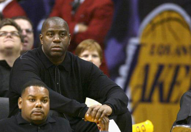 Otra multa para Lakers cortesía de Magic Johnson