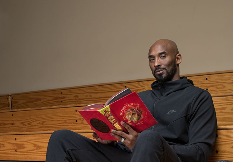 Kobe Bryant presume nuevo libro