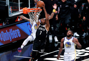 Kevin Durant y los Nets iniciaron con un triunfo frente a los Warriors