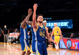 Curry y los Warriors le dieron la vuelta a los Lakers