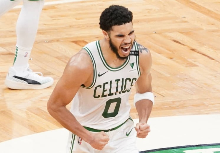 Jayson Tatum empató la marca de Larry Bird en un regreso histórico de Celtics