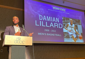 Damian Lillard recibe homenaje en su universidad DEST