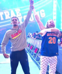Espectacular regreso de Trae Young al Madison Square Garden… ahora con la WWE 1