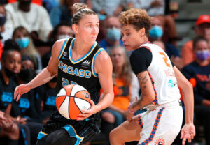 Courtney Vandersloot hace historia en las semifinales de la WNBA