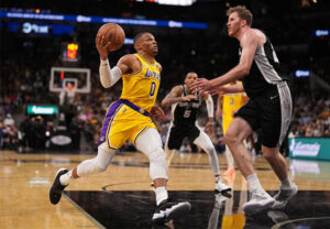 Russell Westbrook y Anthony Davis se lucieron con Lakers