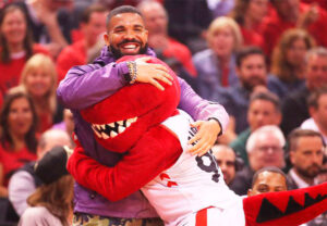 Drake pide por un equipo de la WNBA en Toronto
