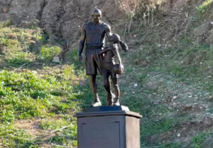 La estatua en honor a Kobe Bryant DEST