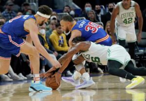 Marcus Smart el villano en el triunfo de Celtics sobre Warriors, Curry lesionado