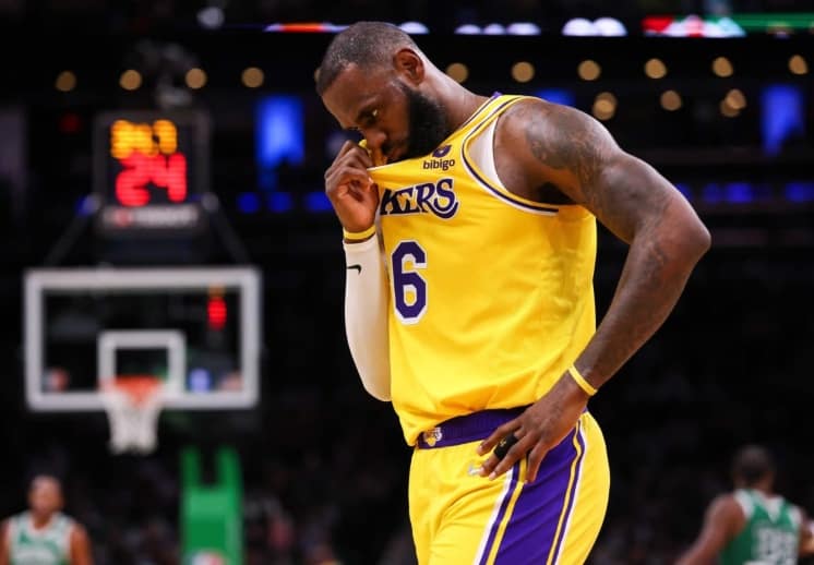 LeBron James puso fin a su temporada con Lakers por lesión en el tobillo